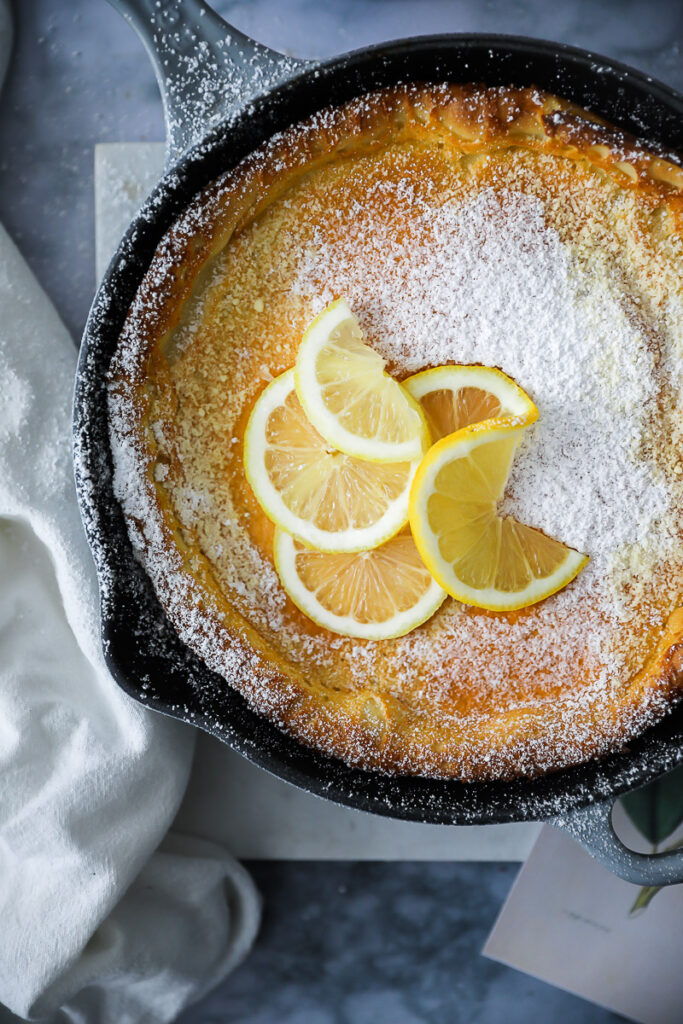 Lemon Dutch Baby Rezept - ein Zitronen Ofenpfannkuchen puffed pancake german pancake frühstück zuckerzimtundliebe foodstyling feedfeed bakefeed foodtographyschool brunch ideen backblog foodblog food stylist