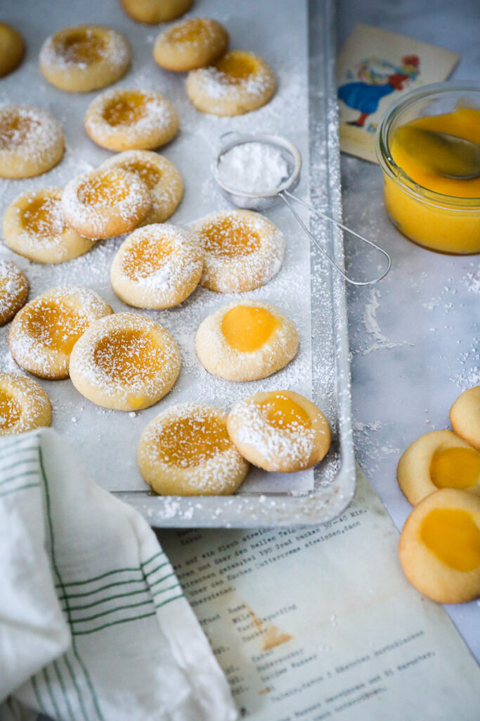 Lemon Curd Cookies - ein Rezept für super frische Zitronenkekse husarenkrapfen engelsaugen hildabrötchen rezept zuckerzimtundliebe foodblog backblog bakefeed feedfeed