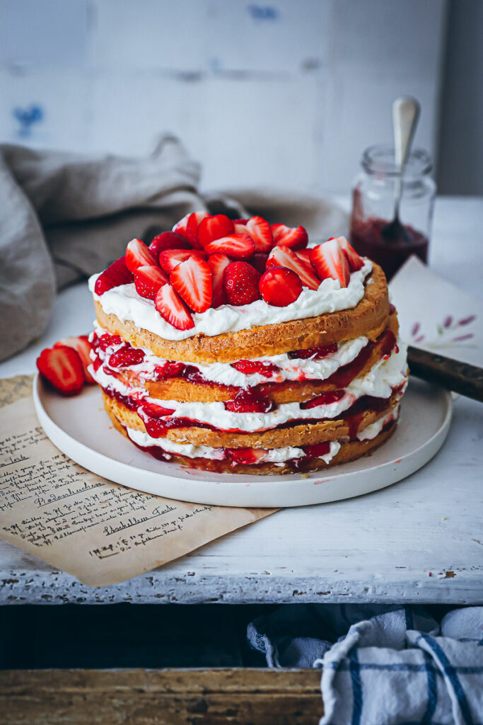Biskuit Erdbeertorte Rezept