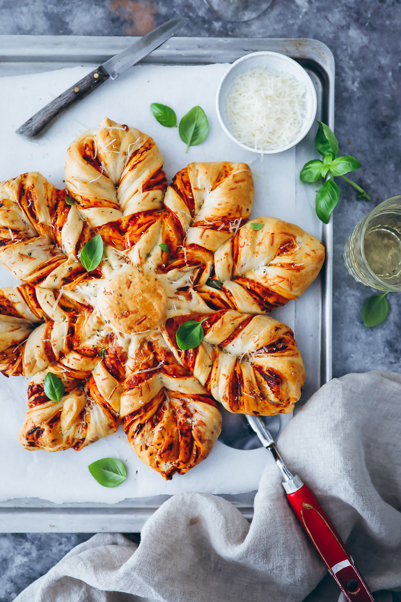 Pizza Brot Star Bread Rezept – ein Zupfbrot auch toll zum Grillen