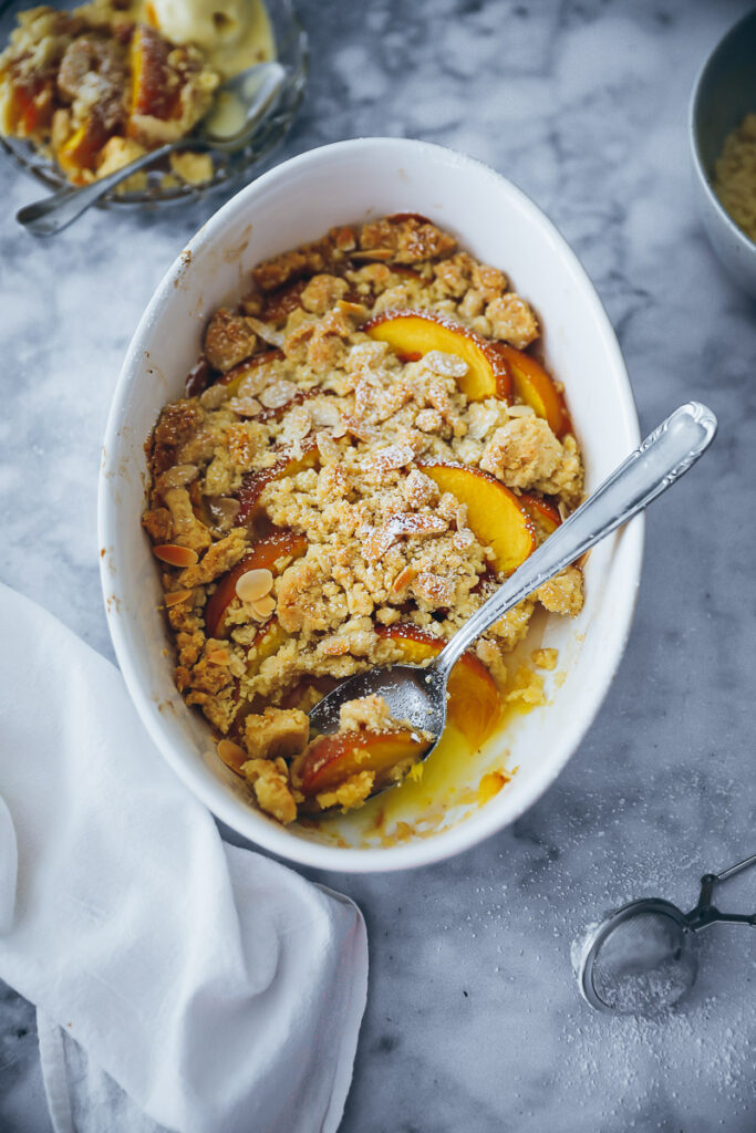 Pfirsich Crumble Rezept mit Mandeln