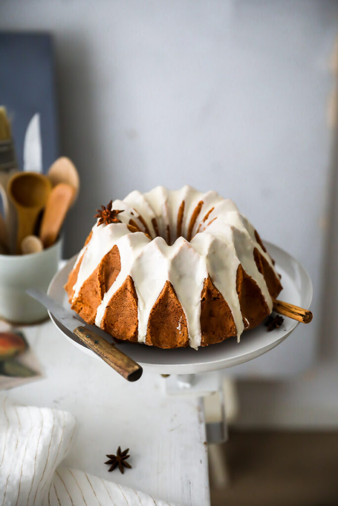 Apfel Gewürzkuchen mit Chai Glasur