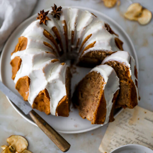 Apfel Gewürzkuchen mit Chai Glasur