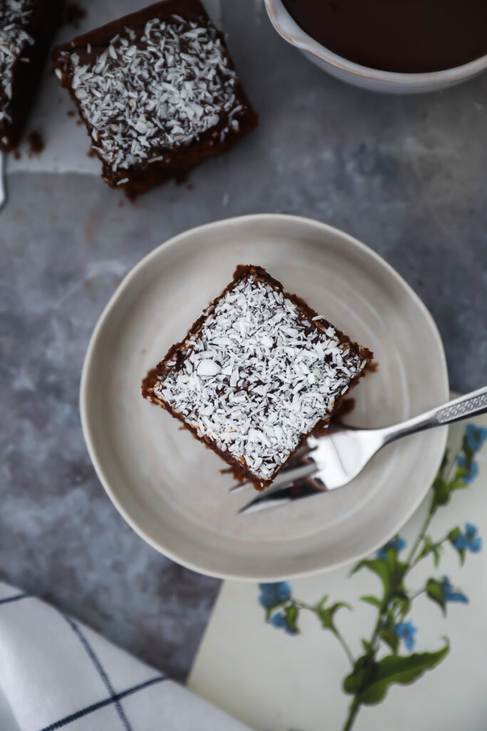 Kärleksmums schwedischer Schokoladenkuchen Snoddas swedish chocolate cake zuckerzimtundliebe chokladrutor mockarutor bakefeed feedfeed foodstyling deutscher foodblog 