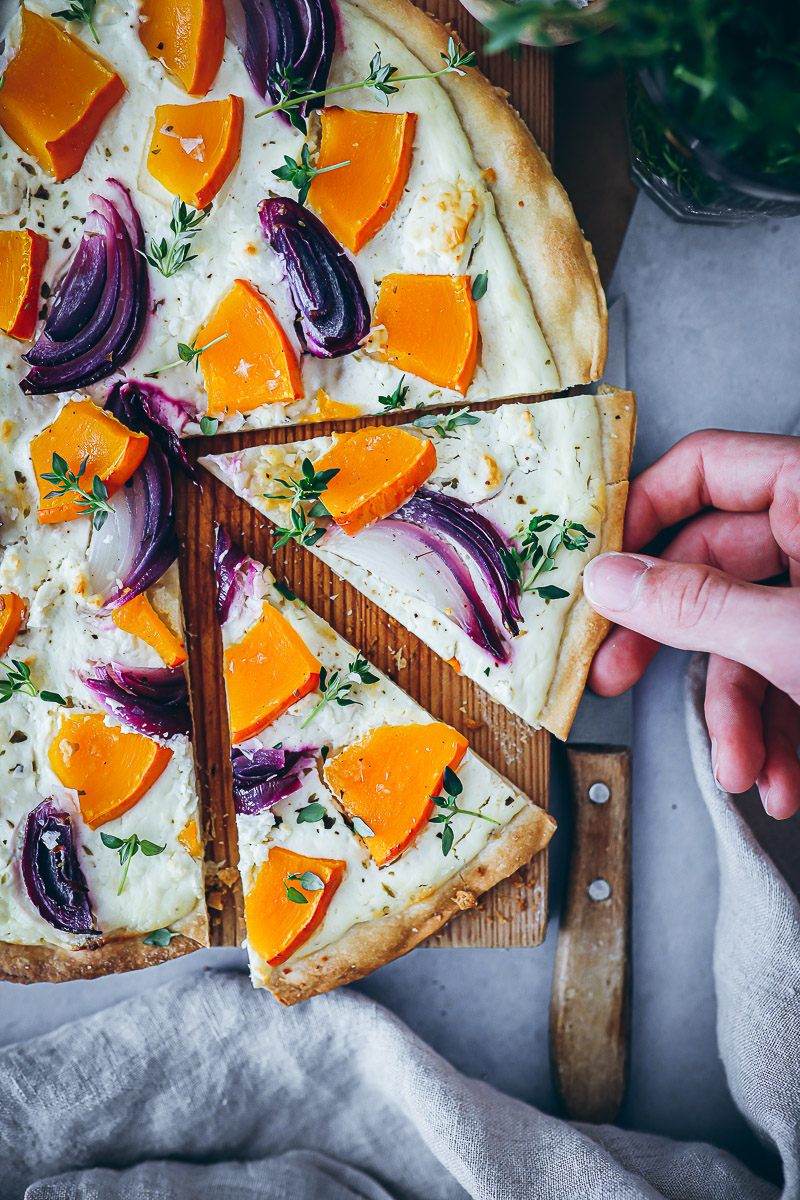 Herbstliches Kürbis Flammkuchen Rezept