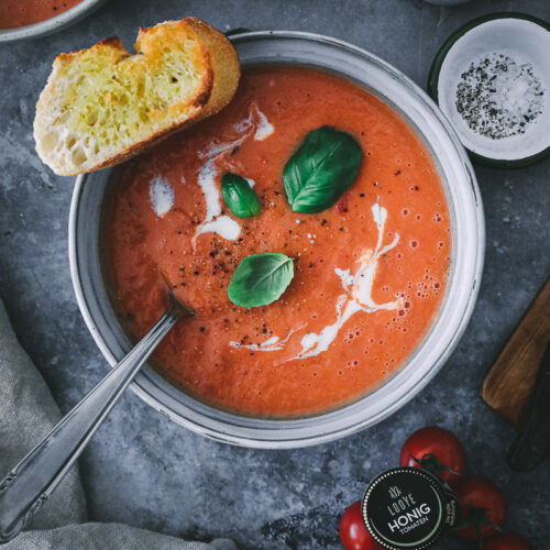 Roasted Tomato Soup Rezept Looye JOYN Tomaten Tomatensuppe aus dem Ofen foodstyling food photography cookfeed feedfeed soulfood zuckerzimtundliebe