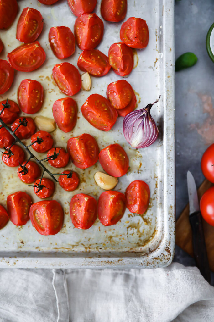 Roasted Tomato Soup Rezept Looye JOYN Tomaten Tomatensuppe aus dem Ofen foodstyling food photography cookfeed feedfeed soulfood zuckerzimtundliebe