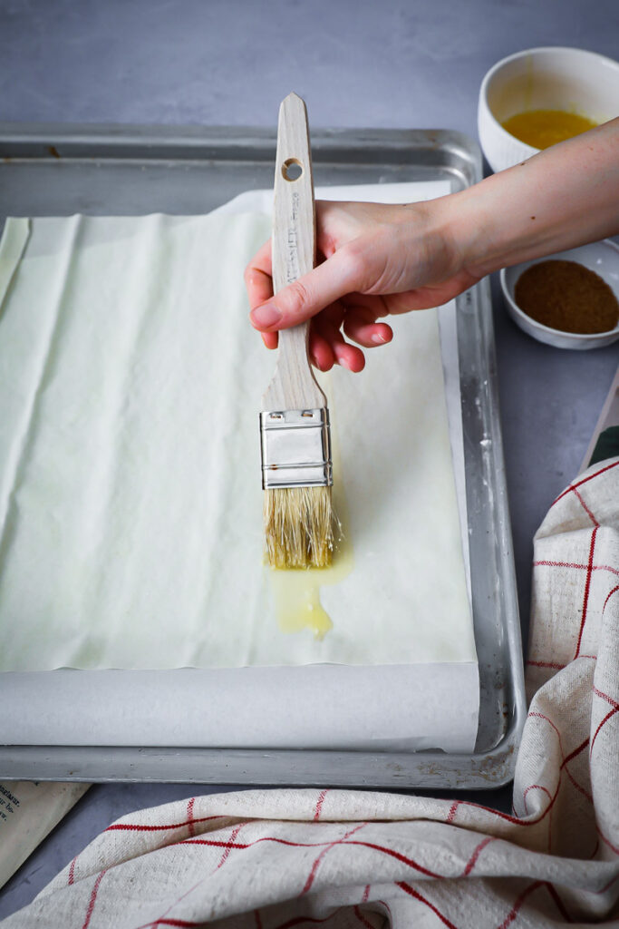 Apfelstrudel-Schnecken mit Mandelfüllung Nussschnecken filoteig rezept filo dough phyllo dough sweet recipe backen mit yufka tante fanny zuckerzimtundliebe food photography food styling nusskuchen