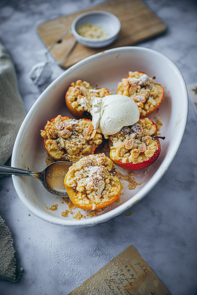 Ein Apple Crumble Rezept im Bratapfel-Format