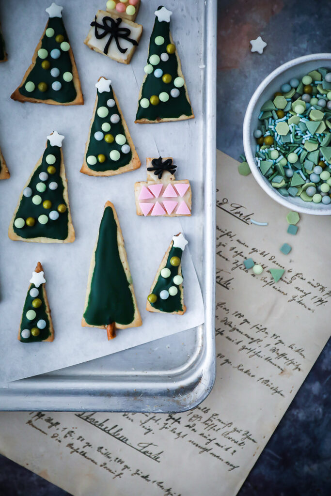 Coming home for Christmas Weihnachtsplätzchen Rezept - klassische Ausstechplätzchen Dr. Oetker Weihnachtskekse christmas cookie decoration zuckerzimtundliebe weihnachtbäckerei foodblog backblog