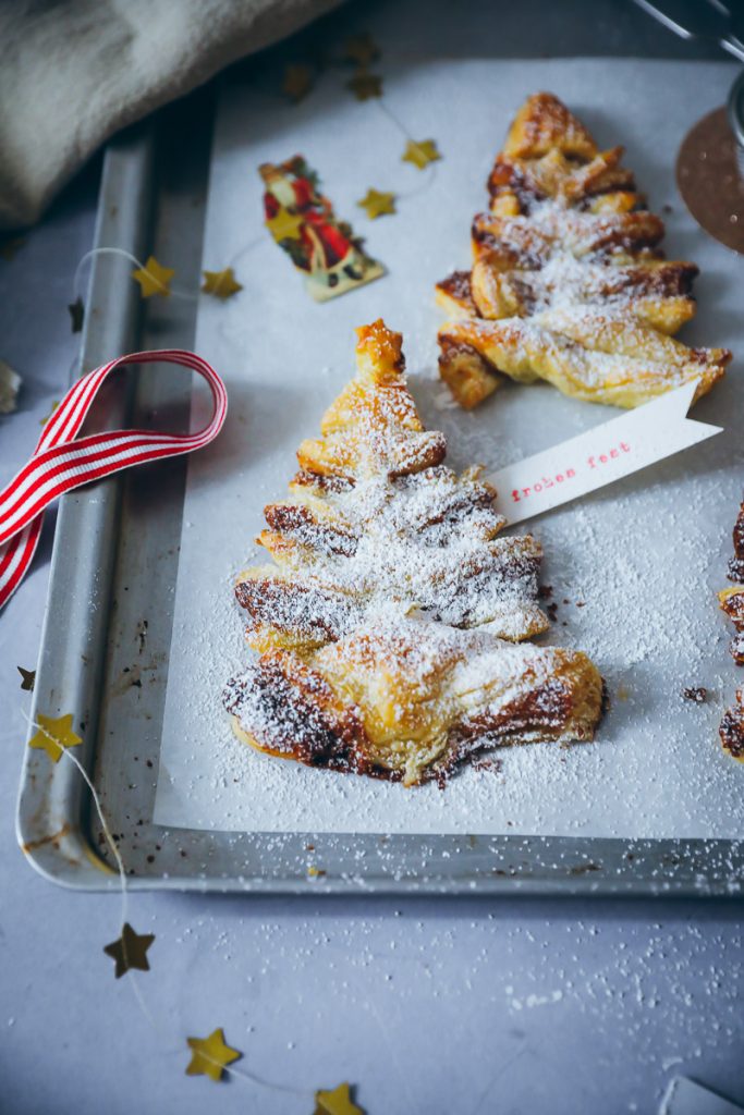 Blätterteig Tannenbaum Rezept gebrannte Mandelfüllung puff pastry christmas tree weihnachtskuchen weihnachtsgebäck adventsgebäck backrezepte für weihnachten blätterteig rezepte zuckerzimtundliebe bakefeed feedfeed foodtographyschool