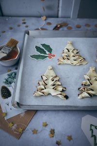Blätterteig Tannenbaum Rezept gebrannte Mandelfüllung puff pastry christmas tree weihnachtskuchen weihnachtsgebäck adventsgebäck backrezepte für weihnachten blätterteig rezepte zuckerzimtundliebe bakefeed feedfeed foodtographyschool
