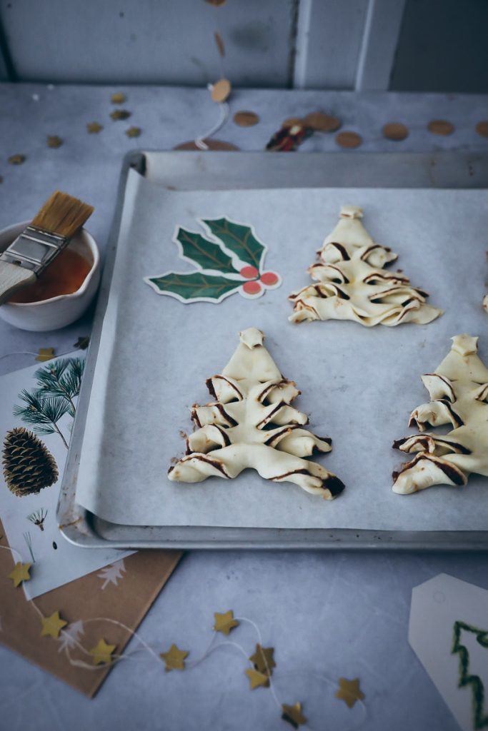 Blätterteig Tannenbaum Rezept gebrannte Mandelfüllung puff pastry christmas tree weihnachtskuchen weihnachtsgebäck adventsgebäck backrezepte für weihnachten blätterteig rezepte zuckerzimtundliebe bakefeed feedfeed foodtographyschool