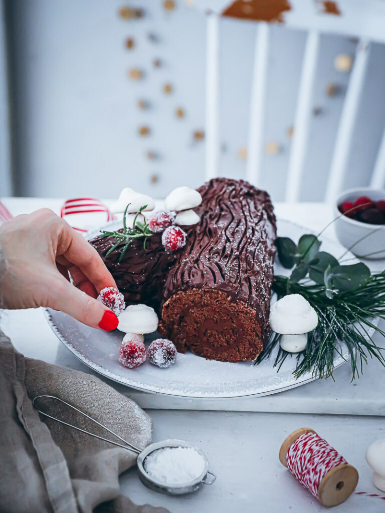 Bûche de Noël Rezept Yule log recipe Baumstamm Kuchen Weihnachtskuchen Diamant Brauner Zucker Rezept Biskuitrolle Schokoladenfüllung Schokoladenganache Foodstyling bakefeed feedfeed zuckerzimtundliebe