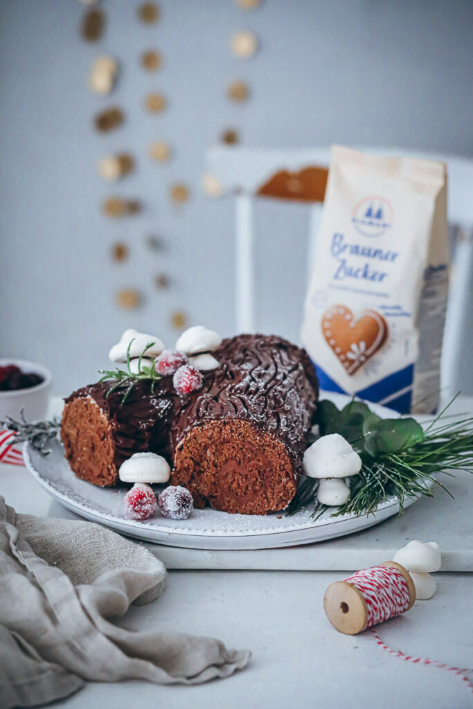 Bûche de Noël Rezept Yule log recipe Baumstamm Kuchen Weihnachtskuchen Diamant Brauner Zucker Rezept Biskuitrolle Schokoladenfüllung Schokoladenganache Foodstyling bakefeed feedfeed zuckerzimtundliebe
