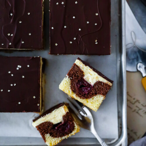 Donauwelle Rezept Gewürzkuchen Blechkuchen Schneewittchenkuchen danube waves recipe german baking german cake foodstyling zuckerzimtundliebe bakefeed