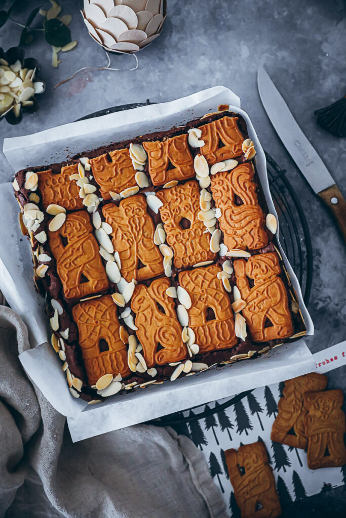 Spekulatius Brownies Rezept - speculoos brownies recipe Weihnachtskuchen Schokokuchen Spekulatiuskuchen Weihnachtsbäckerei Adventsgebäck biscoff brownies foodstyling food photography