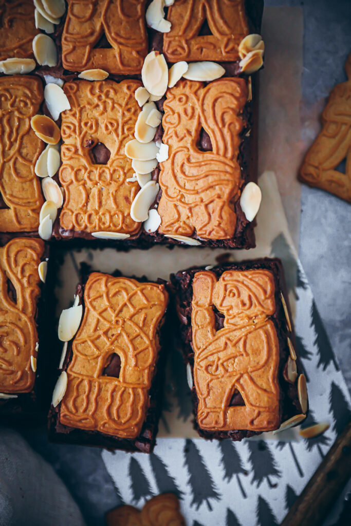 Spekulatius Brownies Rezept - speculoos brownies recipe Weihnachtskuchen Schokokuchen Spekulatiuskuchen Weihnachtsbäckerei Adventsgebäck biscoff brownies foodstyling food photography