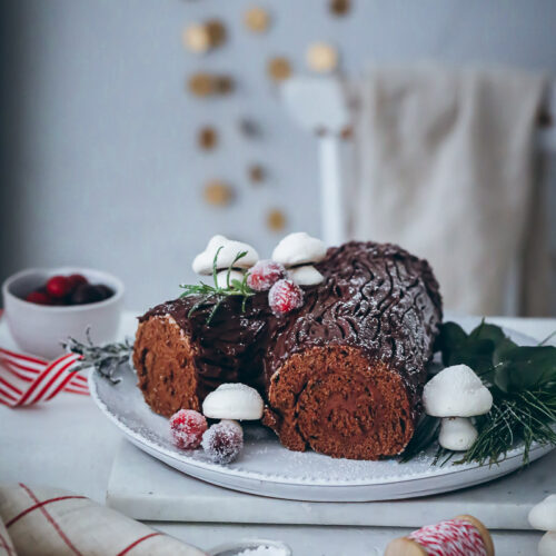 Bûche de Noel Rezept Yule log recipe Baumstamm Kuchen Weihnachtskuchen Diamant Brauner Zucker Rezept Biskuitrolle Schokoladenfüllung Schokoladenganache Foodstyling bakefeed feedfeed zuckerzimtundliebe