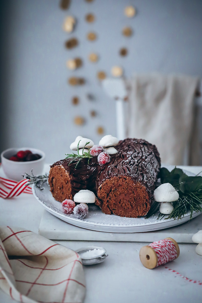 Bûche de Noël Rezept oder Yule log – eine Weihnachts-Biskuitrolle der besonderen Art (enthält Werbung)