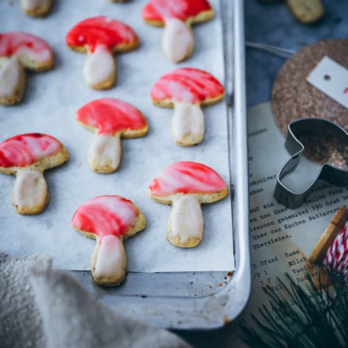 Einfaches Nussplätzchen Rezept - feine Weihnachtsplätzchen und der Trick mit der Marmor-Glasur Ausstechplätzchen Mürbeteig Grundrezept easy german christmas cookies recipe Marmorglasur marble glazed cookies foodblog backblog zuckerzimtundliebe die besten weihnachtskekse weihnachtsplätzchen
