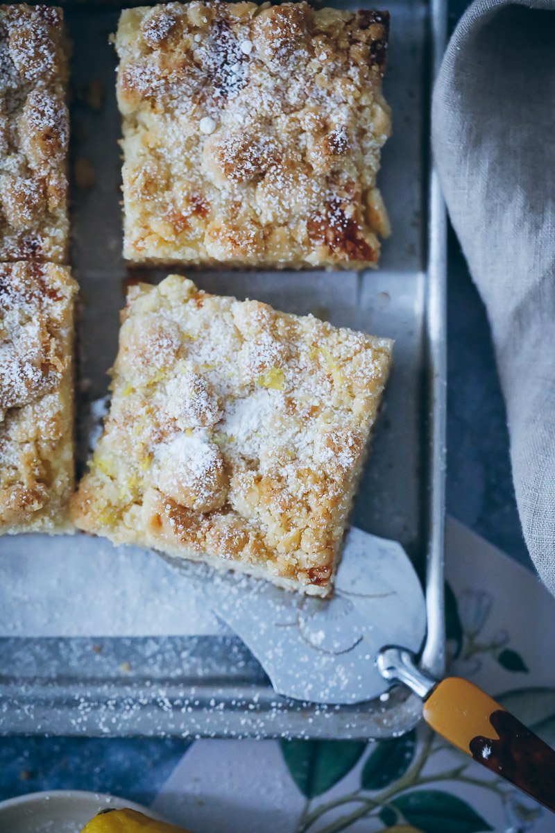 Zitronen Streuselkuchen Rezept vom Blech wie von Oma