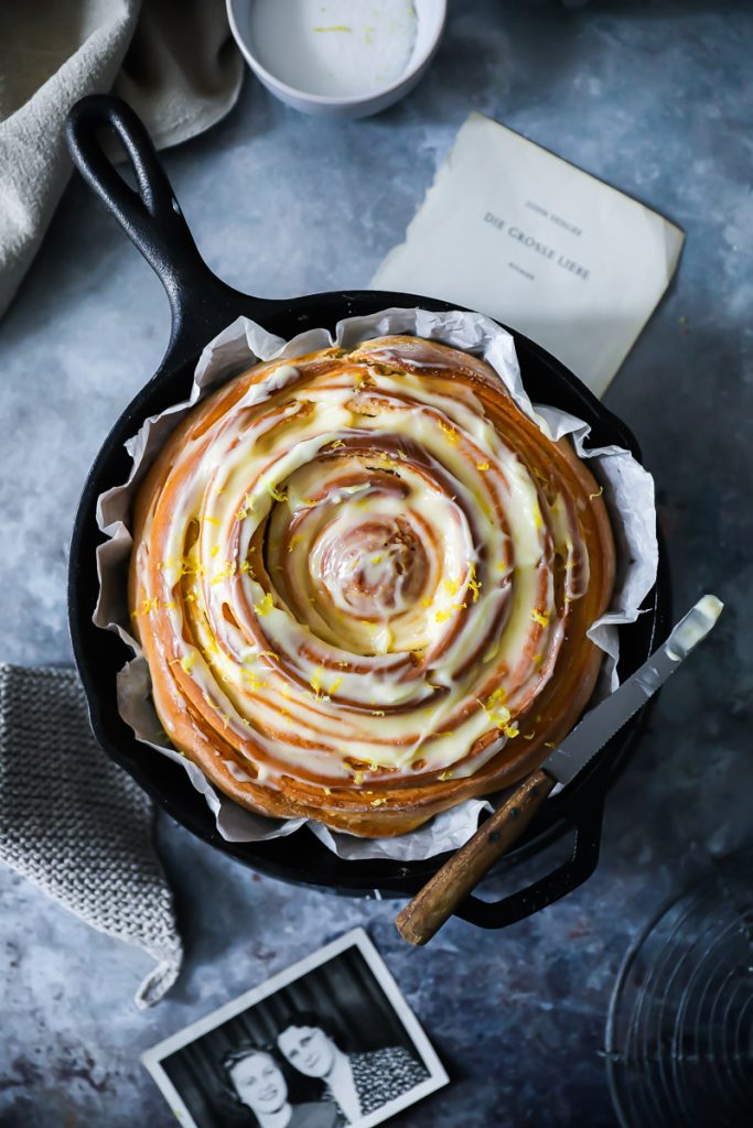Zitronen Zimtschnecken Rezept lemon roll riesen hefe schnecke hefeteig rezept trockenhefe zuckerzimtundliebe foodblog backblog foodstyling feedfeed bakefeed foodtographyschool