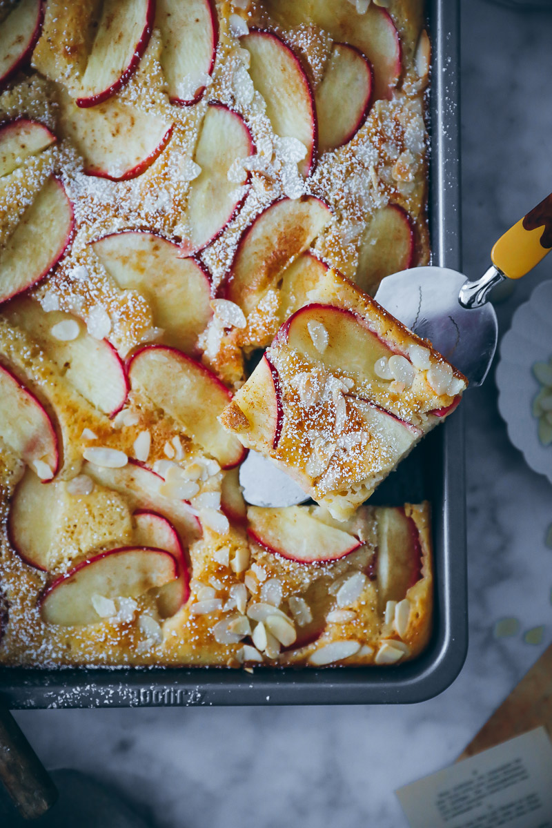 Ein besonders großes Apfel Pfannkuchen Rezept – sheet pan apple pancake recipe