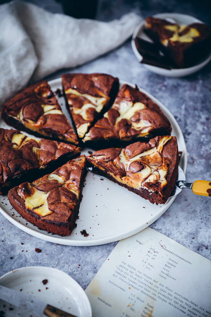 Cheesecake Brownie Kuchen Rezept mit Dulce de Leche bestes Brownie rezept selber machen schokokuchen karamell caramel cheesecake brownies zuckerzimtundliebe backblog bakefeed feedfeed foodstyling