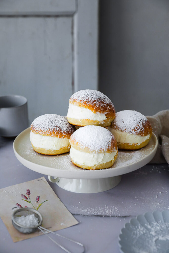 Maritozzi Rezept Italian Cream Buns Sahnefüllung Brötchen süße hefebrötchen milchbrötchen rezept bakefeed italian baking italienisches gebäck italienisch backen zuckerzimtundliebe backblog foodblog foodstyling