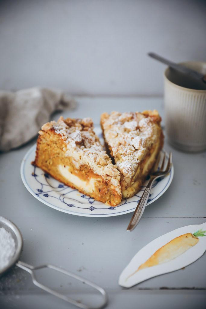 Carrot Cake Cheesecake mit Streuseln Möhrenkuchen Rezept rüblitorte rüblikuchen käsekuchen osterrezepte osterkuchen die besten möhrenrezepte möhrenkuchen ideen zuckerzimtundliebe foodblog backblog bakefeed feedfeed foodtographyschool Streuselkuchen