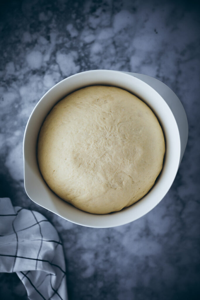 Kanelbullar-Kissen oder auch Zimtschnecken vom Blech Rezept sheet pan cinnamon buns kanelbullar backen einfaches hefeteig rezept zuckerzimtundliebe bakefeed schwedisch backen schwedisches rezept