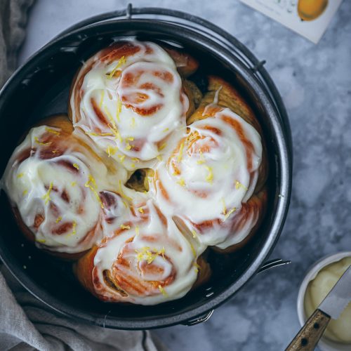 Kleines Zitronen Hefeschnecken Rezept - small batch lemon rolls kleine kuchen foodstyling zuckerzimtundliebe backblog deutscher foodblog feedfeed bakefeed foodtography school