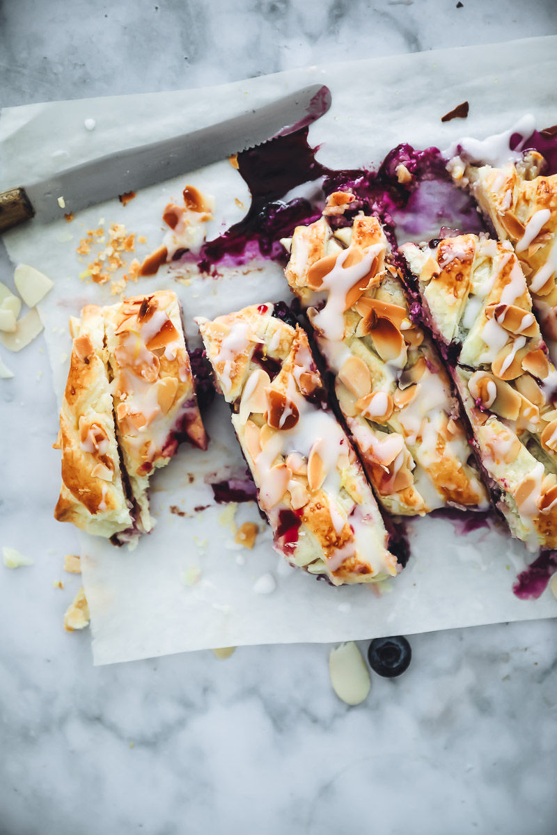 Blaubeer Cheesecake Plunderzopf Rezept – aber aus Blätterteig