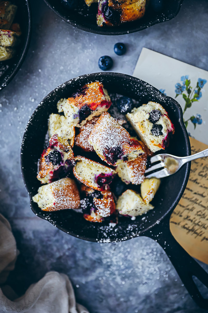 Blaubeer Kaiserschmarrn Rezept – aus dem Ofen, super fluffig und so einfach