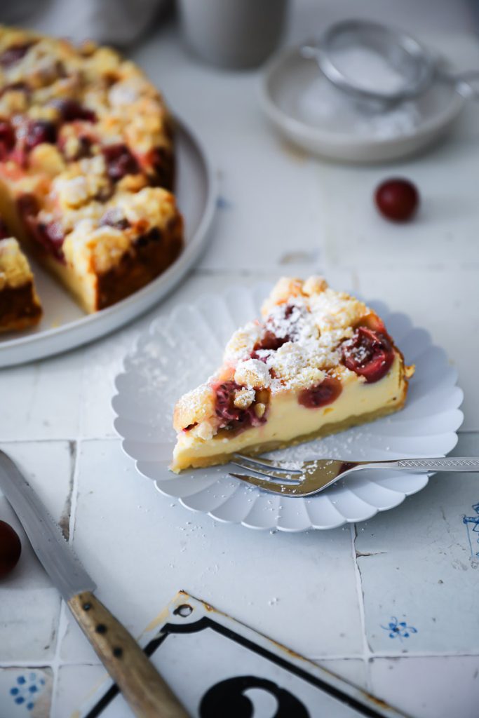 Stachelbeer Käsekuchen und Streuselkuchen Rezept. gooseberry cheesecake crumble cake coffee cake quark käsekuchen mit einfachem boden einfacher käsekuchen stachelbeerrezepte zuckerzimtundliebe bakefeed german baking german cakes feedfeed food photography