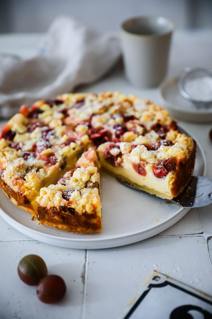 Stachelbeer Käsekuchen und Streuselkuchen Rezept. gooseberry cheesecake crumble cake coffee cake quark käsekuchen mit einfachem boden einfacher käsekuchen stachelbeerrezepte zuckerzimtundliebe bakefeed german baking german cakes feedfeed food photography