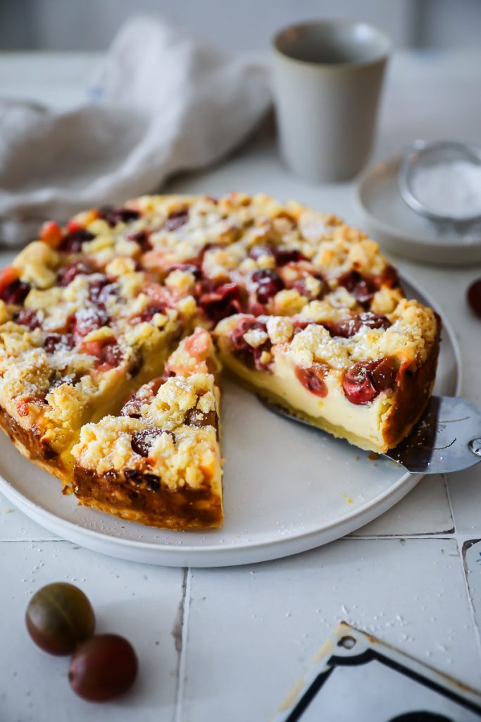 Stachelbeer Käsekuchen und Streuselkuchen Rezept. gooseberry cheesecake crumble cake coffee cake quark käsekuchen mit einfachem boden einfacher käsekuchen stachelbeerrezepte zuckerzimtundliebe bakefeed german baking german cakes feedfeed food photography