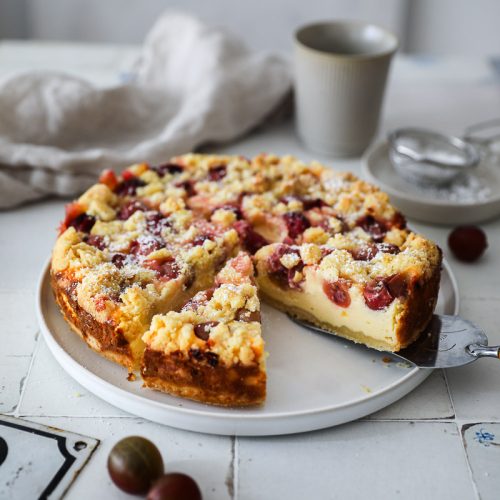 Stachelbeer Käsekuchen und Streuselkuchen Rezept. gooseberry cheesecake crumble cake coffee cake quark käsekuchen mit einfachem boden einfacher käsekuchen stachelbeerrezepte zuckerzimtundliebe bakefeed german baking german cakes feedfeed food photography