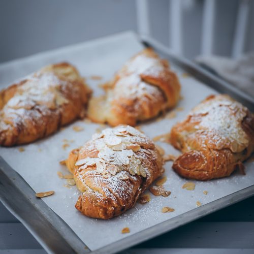 einfache mandel croissants rezept almond croissants recipe frangipane mandel creme brunch rezepte frühstücks rezepte bakefeed feedfeed zuckerzimtundliebe backblog einfaches rezept
