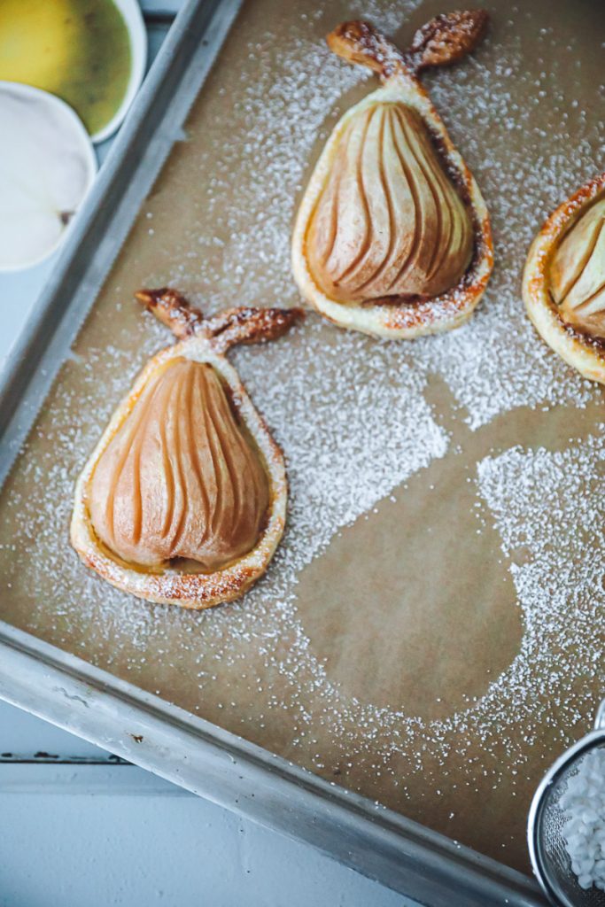 Einfache Birnen Nuss Tartes Rezept aus Blätterteig - pear frangipane tarts with puff pastry feedfeed bakefeed foodtography school zuckerzimtundliebe backblog deutscher foodblog birnenrezept blätterteig rezepte easy baking