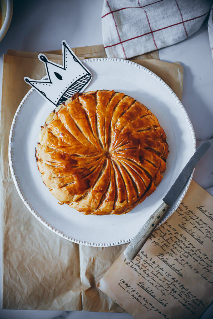 Galette de Rois Rezept recipe frangipane Mandelfüllung blätterteig tarte dreikönigskuchen einfache tarte blog foodblog zuckerzimtundliebe backblog bakefeed feedfeed french baking