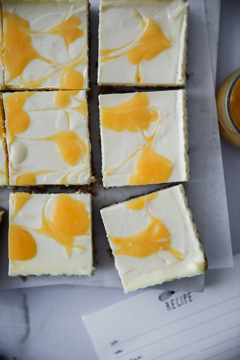 Lemon Cheesecake Bars Zitronen Käsekuchen mit Lemon Curd einfacher Käsekuchen Keksboden foodblog backblog backen backrezept bakefeed feedfeed zuckerzimtundliebe