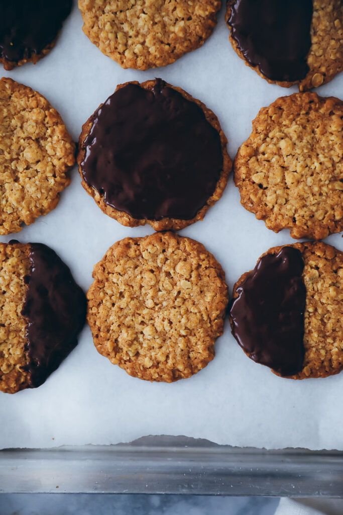 Haferkekse mit Schokolade Rezept oatcookies swedish oat biscuits hobnobs recipe keksrezept cookies backen feedfeed the bakefeed zuckerzimtundliebe backblog foodblog einfache backrezepte