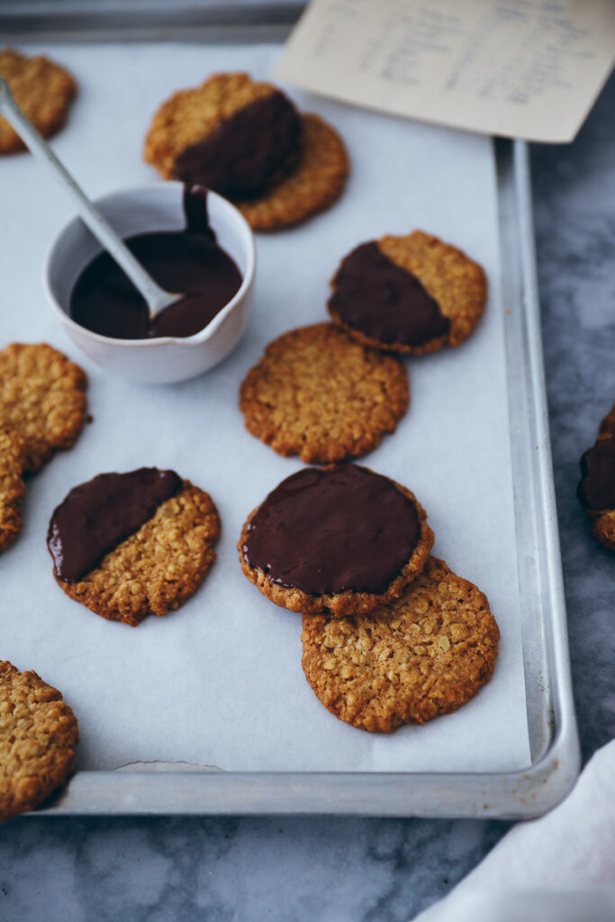 Haferkekse mit Schokolade Rezept oatcookies swedish oat biscuits hobnobs recipe keksrezept cookies backen feedfeed the bakefeed zuckerzimtundliebe backblog foodblog einfache backrezepte