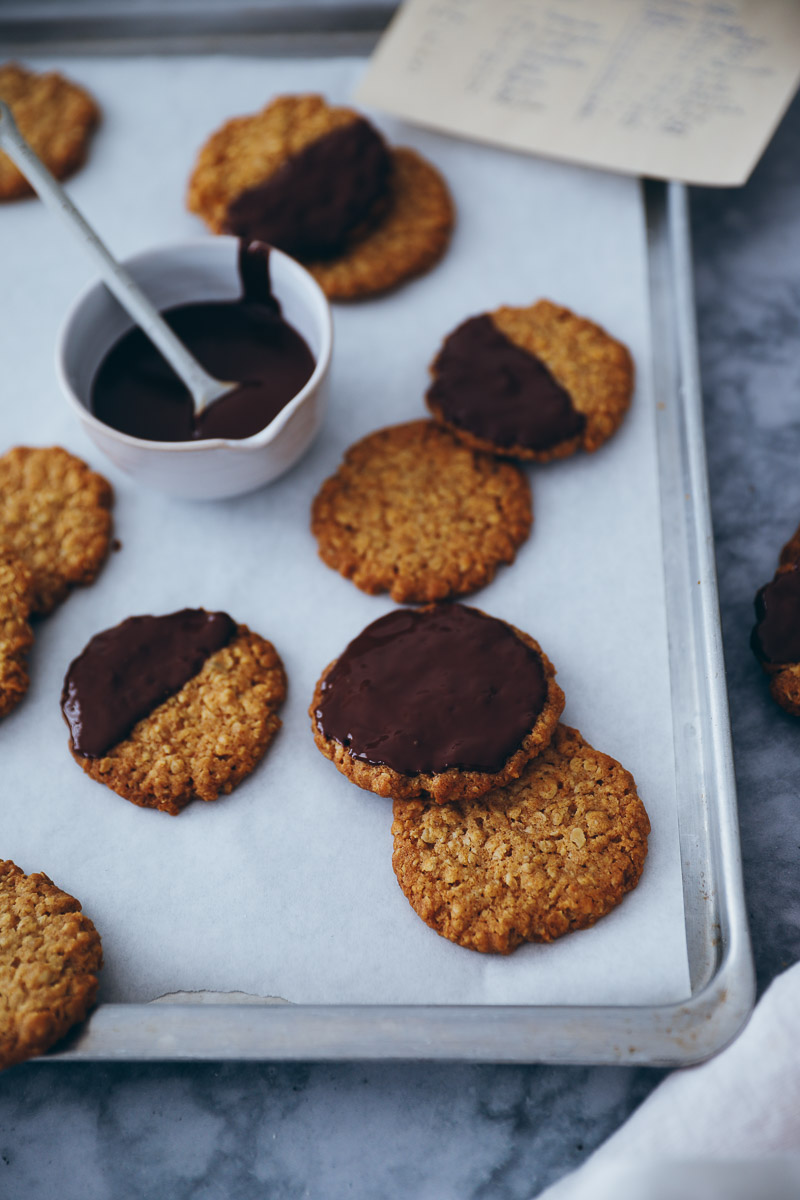 Haferkekse mit Schokolade Rezept oatcookies swedish oat biscuits hobnobs recipe keksrezept cookies backen feedfeed the bakefeed zuckerzimtundliebe backblog foodblog einfache backrezepte
