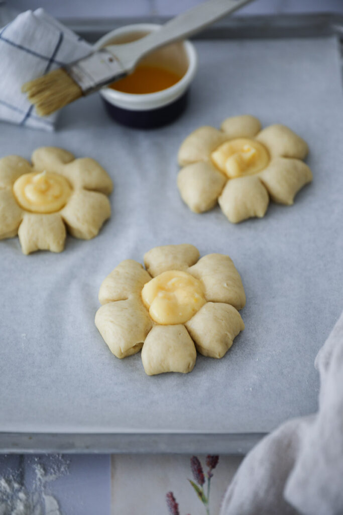 Softes Puddingtaler Rezept puddingschnecke puddingteilchen brioche custard flower bun recipe backrezept einfacher hefeteig teilchen backrezept zuckerzimtundliebe gebäck mt puddingfüllung