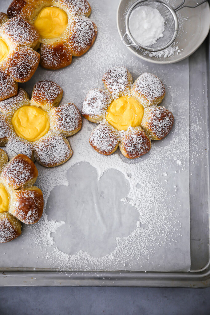 Softes Puddingtaler Rezept puddingschnecke puddingteilchen brioche custard flower bun recipe backrezept einfacher hefeteig teilchen backrezept zuckerzimtundliebe gebäck mt puddingfüllung