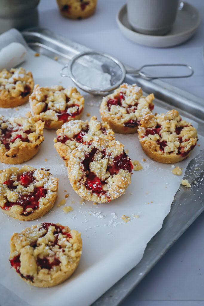 bestes erdbeer streusel cookies rezept recipe kleine einfache erdbeerkuchen erdbeertarte erdbeermuffin strawberry streusel cookies recipe