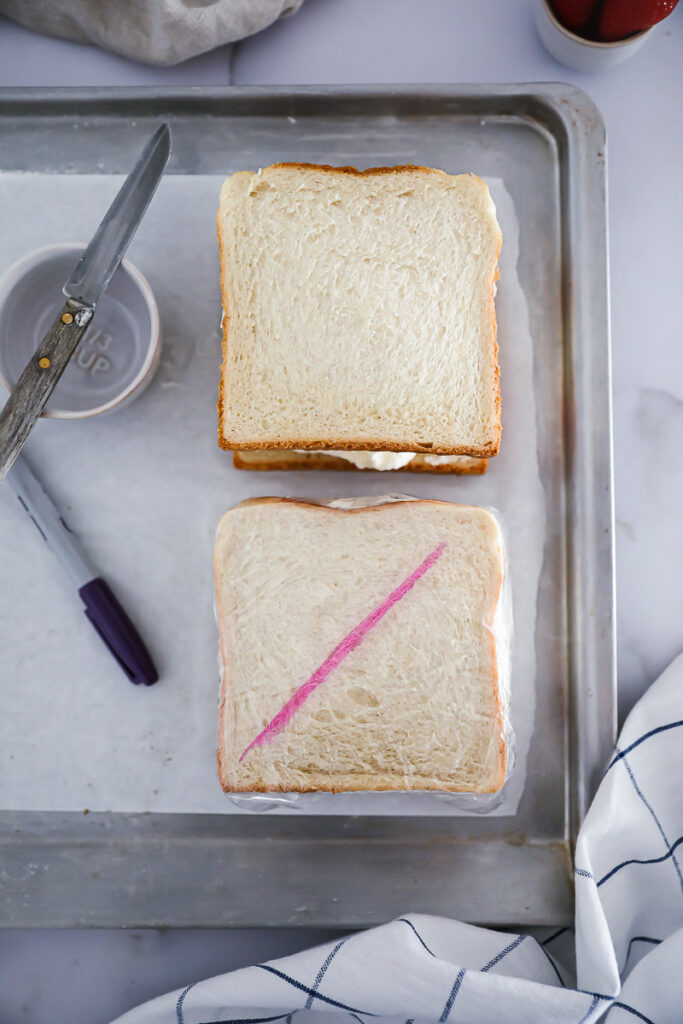 fruit Sando rezept obstsandwich erdbeer sandwich sahne mascarpone füllung erdbeerrezepte strawberry sando recipe feedfeed food52 nytcooking japanische rezepte